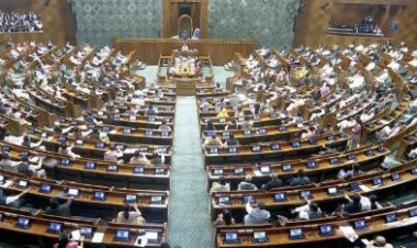 लोकसभा में एसआईआर को लेकर विपक्ष का हंगामा, सत्र 2 बजे तक स्थगित