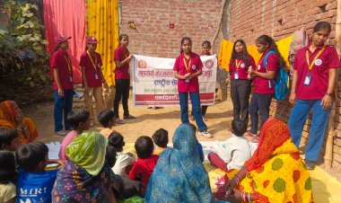 रासेयो स्वयंसेवकों ने गांव में लगाया विशेष जागरूकता शिविर