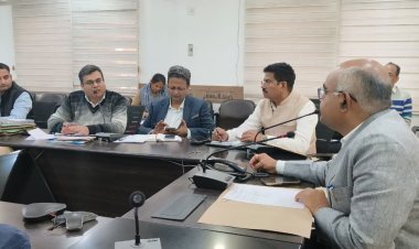 दिव्यांगजन योजनाओं की प्रगति के लिए जिलाधिकारी ने विशेष कैम्पों के दिए निर्देश