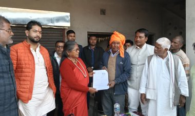 पूर्व केंद्रीय राज्यमंत्री ने एसआईआर कार्यों का निरीक्षण कर ग्रामीणों से की सहयोग की अपील