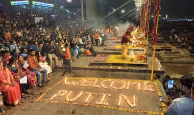 रूस और भारत के रिश्तों को लेकर काशी के विश्वप्रसिद्ध गंगा आरती में विशेष अनुष्ठान
