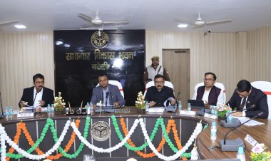 गौशालाओं की समीक्षा बैठक: गोवंशों को रेडियम बेल्ट पहनाकर सड़क दुर्घटनाओं में कमी लाने के निर्देश