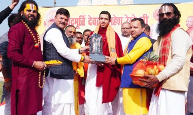 वेदमूर्ति देवव्रत महेश रेखे का महापौर की अगुवाई में संतों ने किया स्वागत