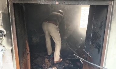 पानी गर्म करने वाली राड से बेड में लगी आग, महिला झुलसी