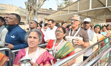 काशी तमिल संगमम: तमिलनाडु से आए चौथे समूह ने श्री काशी विश्वनाथ मंदिर में किया दर्शन पूजन