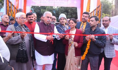 बुनकरों को प्रोत्साहन देने आगे आएं : मंत्री राकेश सचान