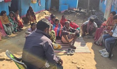 गोवा नाइट क्लब अग्निकांड में मारे गए युवकों के परिजनों से मिले झामुमो नेता