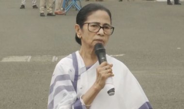 इंडिगो सेवा बाधित होने पर ममता का केंद्र पर हमला, कहा - बिना योजना लागू की गई नीति