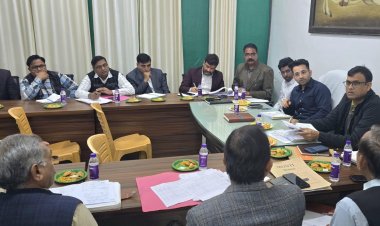 गौ आश्रय स्थलों में लापरवाही पर तीन सचिवों को कारण बताओ नोटिस