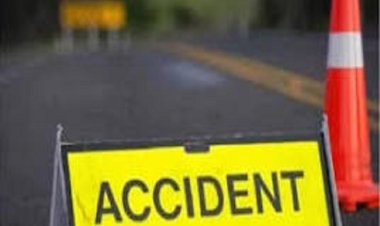 ट्रक की टक्कर से एंबुलेंस चालक की मौत