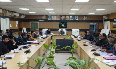 मिनी बस मीडिया यात्रा से लाेगाें काे बताएंगे याेगी सरकार की उपलब्धियां