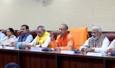 योगी ने वाराणसी में एसआईआर अभियान की प्रगति जानी,बोले—कोई पात्र मतदाता छूटे नहीं