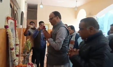 कांग्रेस नेता श्रीप्रकाश जायसवाल को श्रद्धांजलि देने पहुंचे उपमुख्यमंत्री बृजेश पाठक