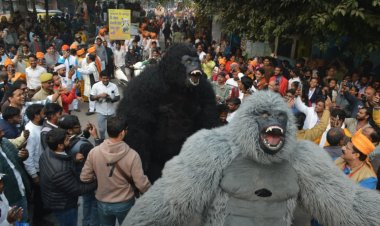 काशी विश्वनाथ धाम की चौथी वर्षगांठ पर शिवमय हुई काशी, निकली नारी शक्ति को समर्पित शोभायात्रा