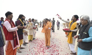 काशी-तमिल संगमम : तमिलनाडु से सातवां समूह पहुंचा काशी, पुष्पवर्षा के बीच किए बाबा विश्वनाथ के दर्शन