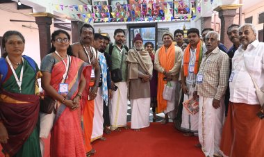 काशी तमिल संगमम -4 : हनुमान घाट पर तमिलनाडु के आध्यात्मिक समूह ने किया गंगा स्नान