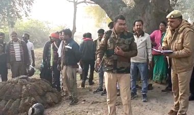 अनियंत्रित पिकअप की टक्कर लगने से बाइक सवार पति-पत्नी और पुत्र की मौत