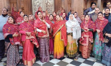 वृंदावन बांके बिहारी मंदिर : गोस्वामी समाज की महिलाओं ने किया प्रदर्शन