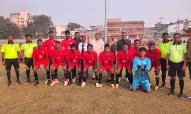 बढ़त के बाद बक्सर के खिलाड़ियों ने फुटबाल मैच में दिखाया नियंत्रण,पेनाल्टी एरिया सेफ