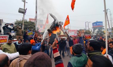 बांग्लादेशी अत्याचार के खिलाफ यूनुस का फूँका गया पुतला