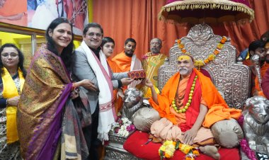 टीवी सीरियल के कलाकारों ने शंकराचार्य स्वामी अविमुक्तेश्वरानंद से लिया आशीर्वाद