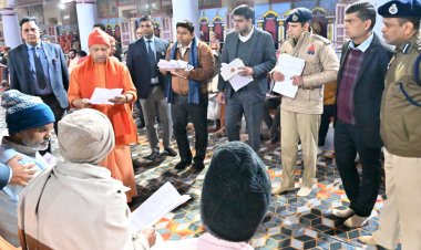 प्रचंड ठंड में भी जारी रहा सीएम योगी का जनसेवा अनुष्ठान, 150 लोगों की सुनीं समस्याएं