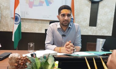 नोटिस मिलते ही वाराणसी नगर निगम में सम्पत्ति कर जमा करने पहुंच रहे भवन स्वामी