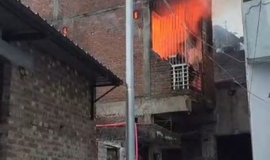 बरेली में आग लगने से दो मंजिला फर्नीचर कारखाना जलकर खाक