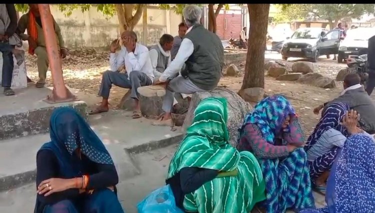 पुलिस थाने में हुई महिला की मौत, परिजनों का दरोगा पर धमकाने का आरोप