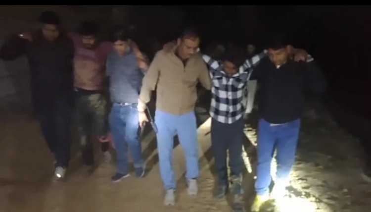 बुलंदशहर: हत्या के प्रयास में वांछित तीन बदमाश मुठभेड़ में गिरफ्तार, दो घायल