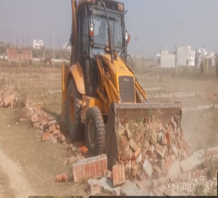 अवैध प्लाटिंग के खिलाफ चला पीडीए का बुलडोजर, एयरपोर्ट थाने में दर्ज कराया मुकदमा