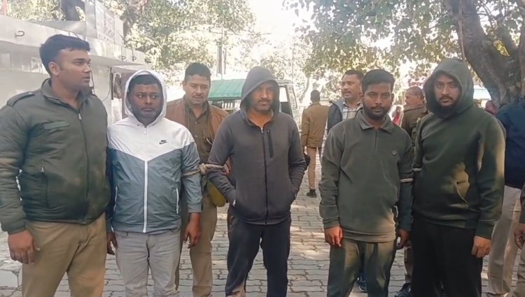 चोरी की कारें बिहार में बेचने वाले चार शातिर गिरफ्तार, पांच गाड़ियां हुई बरामद