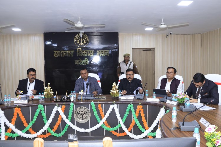 गौशालाओं की समीक्षा बैठक: गोवंशों को रेडियम बेल्ट पहनाकर सड़क दुर्घटनाओं में कमी लाने के निर्देश