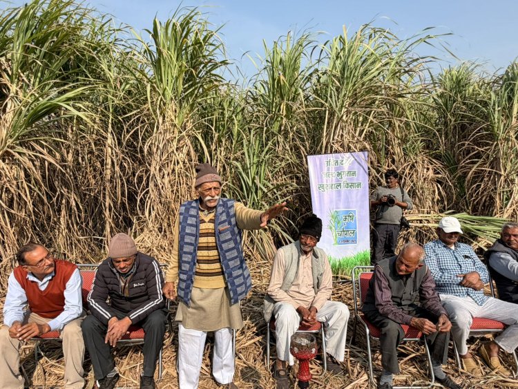 खेतों में लगाई चौपाल, योगी सरकार में किसानों की उन्नति पर चर्चा