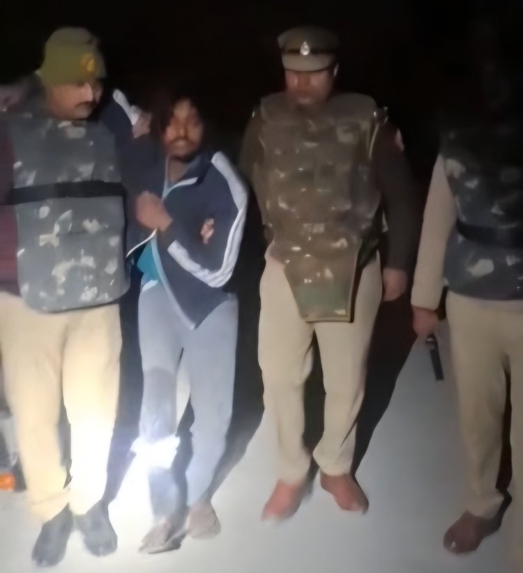 पुलिस मुठभेड़ में चार लुटेरे गिरफ्तार लूट का सामान बरामद