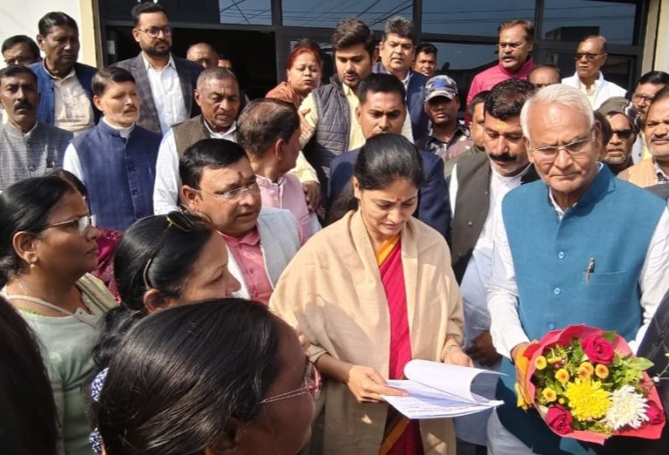 केंद्रीय राज्यमंत्री अनुप्रिया पटेल ने सुनी जनता की समस्याएं, शिक्षकों को दिया आश्वासन