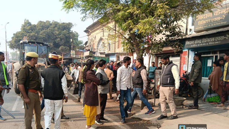 'प्रेशर पॉलिटिक्स' की वजह से मजाक बना अतिक्रमण विरोधी अभियान