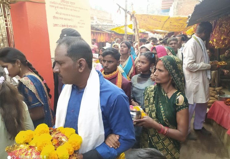 गड़बड़ा धाम में उमड़ा आस्था का सैलाब, श्रद्धालुओं ने किए मां शीतला के दर्शन