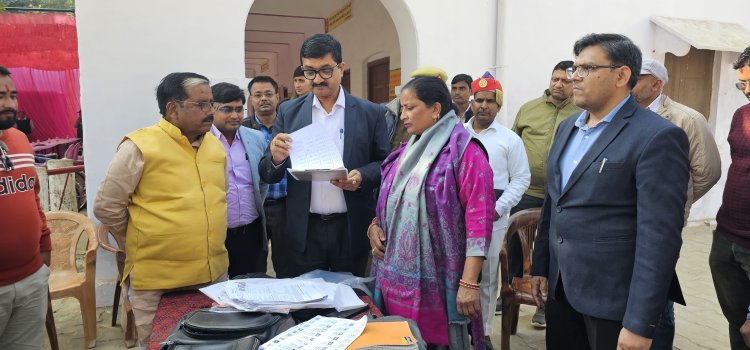 डीएम ने कमालगंज ब्लॉक संसाधन केंद्र का किया निरीक्षण