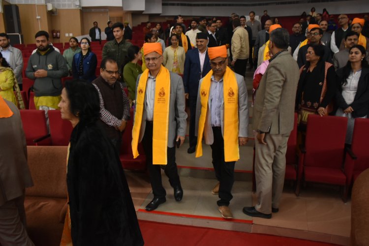 काशी हिन्दू विश्वविद्यालय के दीक्षांत समारोह का पूर्वाभ्यास, उत्साह से शामिल हुए छात्र