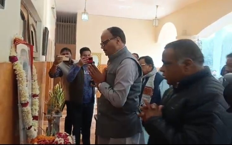 कांग्रेस नेता श्रीप्रकाश जायसवाल को श्रद्धांजलि देने पहुंचे उपमुख्यमंत्री बृजेश पाठक