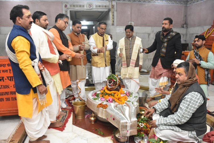 महामना पं. मदन मोहन मालवीय की जयन्ती पर विश्वनाथ मन्दिर में हुआ रुद्राभिषेक