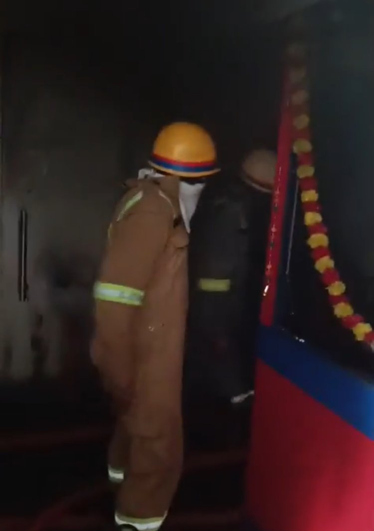 लखनऊ: हजरतगंज के पीएस टावर में लगी आग