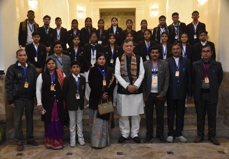 कानपुर के विद्यार्थियों ने उप्र विधान सभा का किया भ्रमण