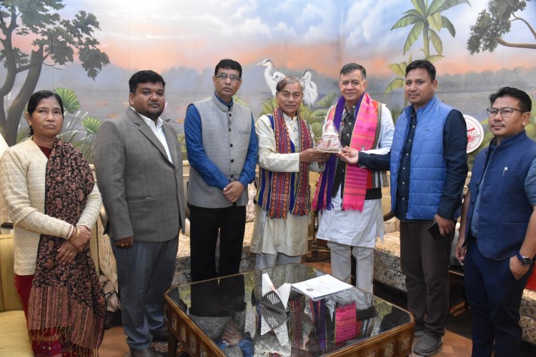 त्रिपुरा विधानसभा की प्राक्कलन समिति के सभापति का यूपी विस का दौरा