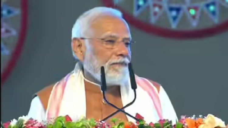 प्रधानमंत्री मोदी ने 'परीक्षा पे चर्चा' कार्यक्रम के तहत ब्रह्मपुत्र क्रूज पर 25 होनहार विद्यार्थियों से बातचीत की