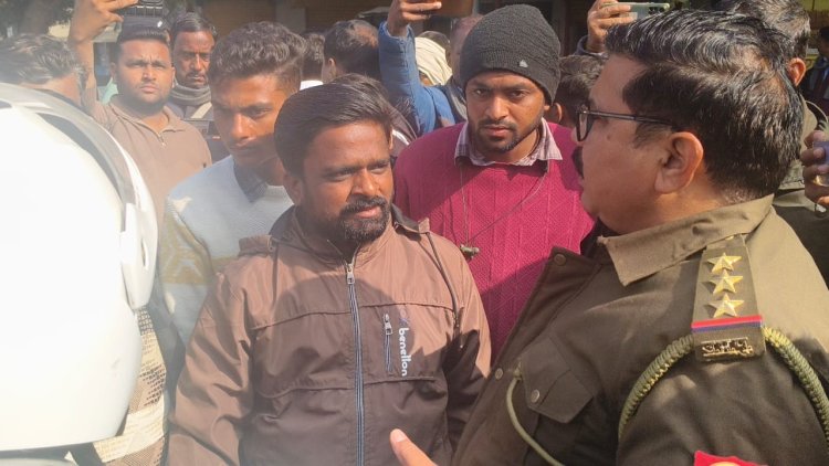 मंदिर के सामने मिला गोवंश का कटा सिर, आक्रोशित हिंदू संगठनों ने किया सड़क जाम