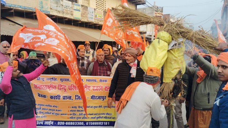 बांग्लादेश में हिंदुओं पर अत्याचार के विरोध में सड़कों पर उतरे हिंदू संगठनाें के कार्यकर्ता