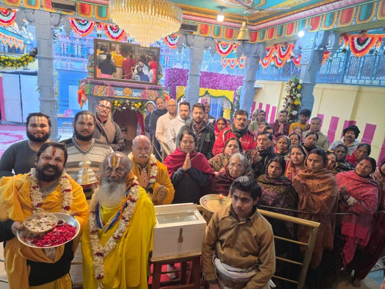 वैकुंठ एकादशी पर वेंकटेश्वर मंदिर में दक्षिण भारतीय श्रद्धालुओं की लगी कतार