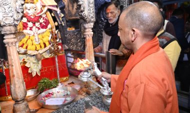 मुख्यमंत्री ने वाराणसी में ठंड में ठिठुरते गरीबों, असहायों का हाल जाना, बांटा कंबल एवं भोजन